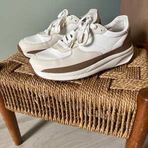 Cushionaire Score Sneakers NWOT